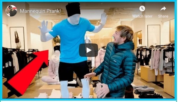 Mannequin Comes Alive Prank